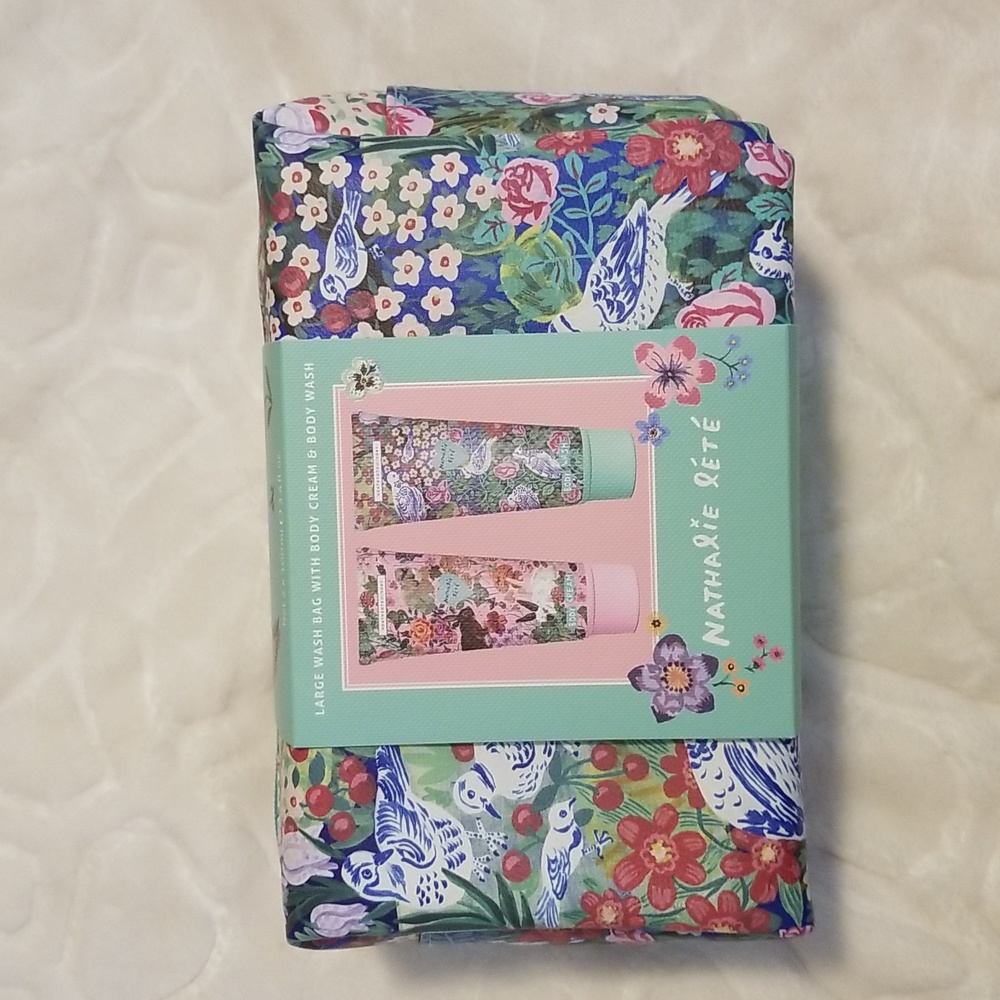 Nathalie Lete Wash Bag with Body Cream & Body Wash